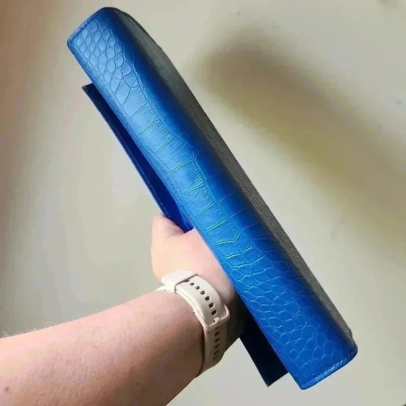 CHI Blue Faux Snake Skin Clutch Purse - Picture 11 of 12